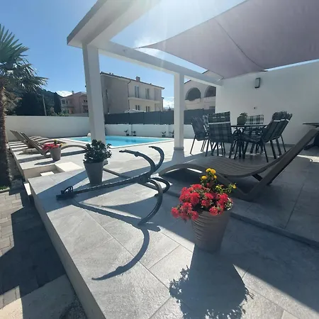 Gemuetliche Fuer Familien Mit Terrasse Apartment Barbat na Rabu