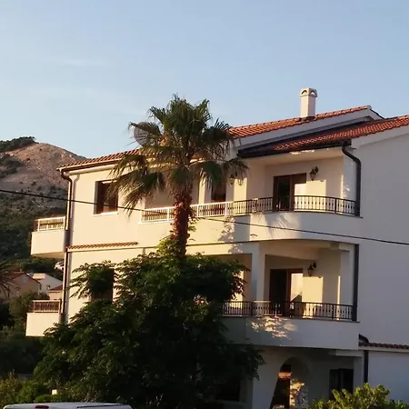 Gemuetliche Fuer Familien Mit Terrasse Apartment
