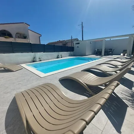 Gemuetliche Fuer Familien Mit Terrasse * Barbat na Rabu